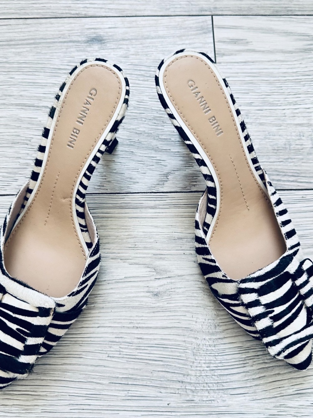 Women's Gianni Bini Size6.5 M Zebra Print Stiletto White/Black Zebra